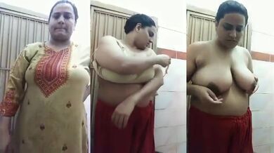Huge boobs mom stripping topless viral MMS