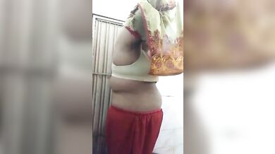 Huge boobs mom stripping topless viral MMS