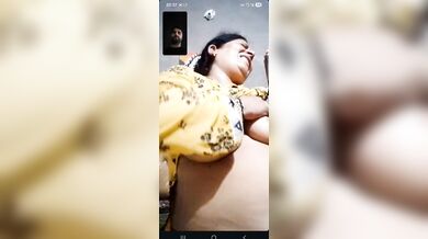 Mature aunty showing boobs and pissing viral video call
