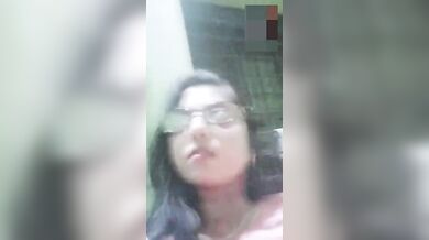 Pakistani Fariya fully naked video call with fingering
