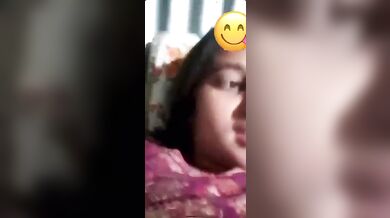 Bengali boudi naughty big boobs showing and massaging
