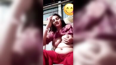 Bengali boudi naughty big boobs showing and massaging