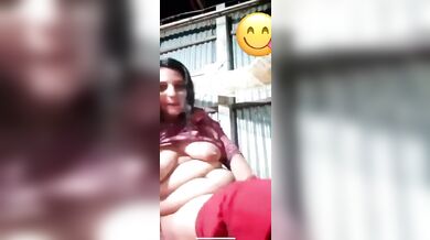 Bengali boudi naughty big boobs showing and massaging