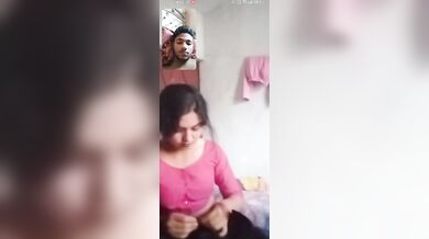 Young Bangladeshi hijab girlfriend boobs show on video call