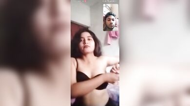 Young Bangladeshi hijab girlfriend boobs show on video call