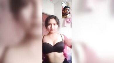 Young Bangladeshi hijab girlfriend boobs show on video call