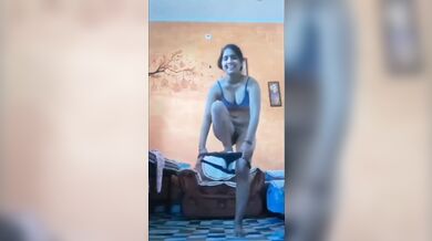 Indian girl nude dance and fingering pussy viral MMS