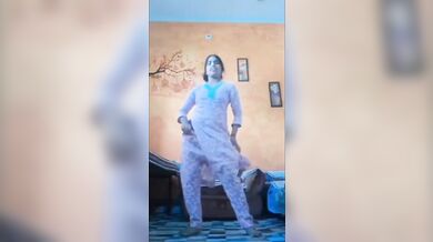 Indian girl nude dance and fingering pussy viral MMS