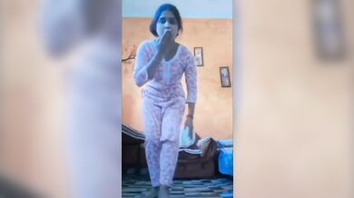 Indian girl nude dance and fingering pussy viral MMS