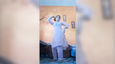 Indian girl nude dance and fingering pussy viral MMS
