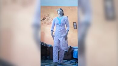Indian girl nude dance and fingering pussy viral MMS