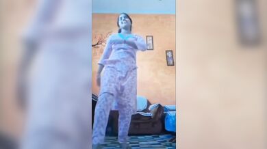 Indian girl nude dance and fingering pussy viral MMS