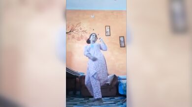 Indian girl nude dance and fingering pussy viral MMS
