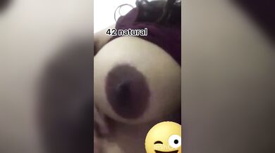 Big round boobs aunty topless on Bengali viral video call