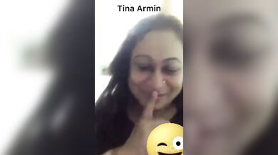 Big round boobs aunty topless on Bengali viral video call