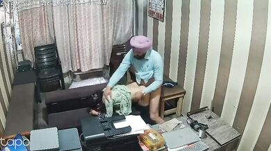 Office staff fucked by Punjabi boss in his cabin