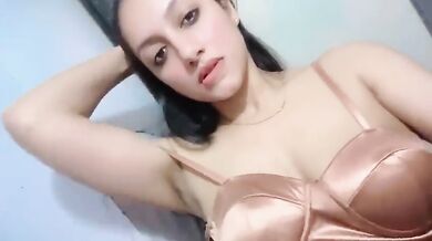 Sexy ass girlfriend teasing nude boobs showing viral MMS