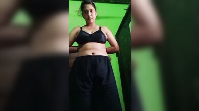 Cute girl virgin pussy and boobs shown in viral nude selfie