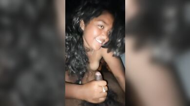 Lusty Indian girl from South gives erotic blowjobs viral MMS