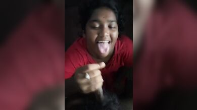 Lusty Indian girl from South gives erotic blowjobs viral MMS