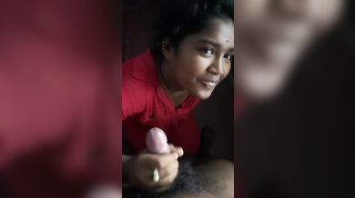 Lusty Indian girl from South gives erotic blowjobs viral MMS
