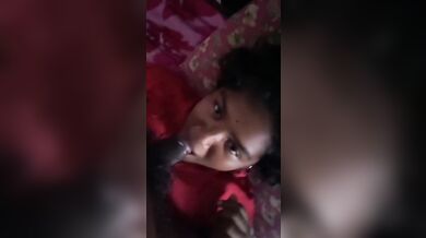 Lusty Indian girl from South gives erotic blowjobs viral MMS