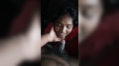 Lusty Indian girl from South gives erotic blowjobs viral MMS