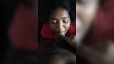 Lusty Indian girl from South gives erotic blowjobs viral MMS
