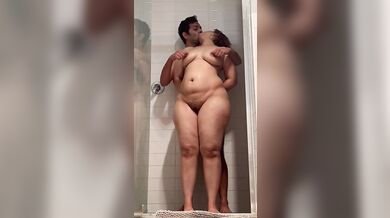 Short hair chubby bhabhi kissing husband brother in nude