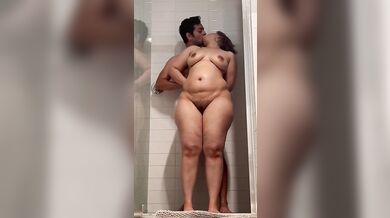 Short hair chubby bhabhi kissing husband brother in nude