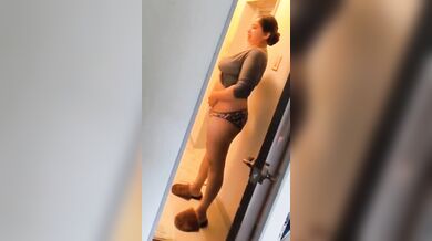 Chubby MILF striptease viral MMS before taking a bath