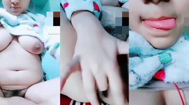 Chubby girl hairy pussy fingering on a live call recorded