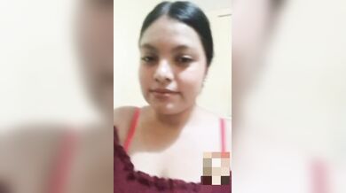 Busty Indian girl nude on video call to boyfriend