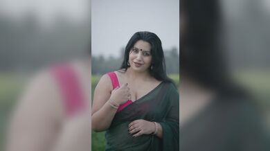 Bengali aunty outdoor shoot in saree and big boobs shown