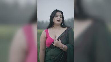 Bengali aunty outdoor shoot in saree and big boobs shown