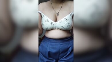 Innocent Indian girl fingering nude pussy viral video call