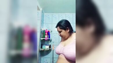 Chubby girl nude pics and videos shared by boyfriend