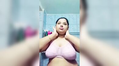 Chubby girl nude pics and videos shared by boyfriend