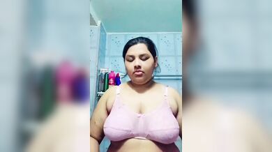 Chubby girl nude pics and videos shared by boyfriend