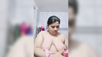 Chubby girl nude pics and videos shared by boyfriend