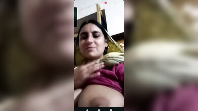 Mature Muslim lady showing big boobs and sucking