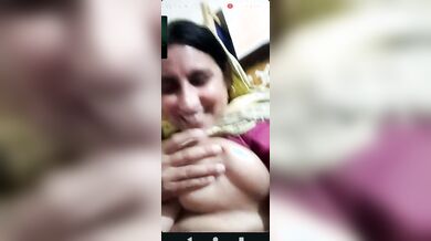 Mature Muslim lady showing big boobs and sucking
