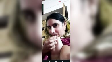 Mature Muslim lady showing big boobs and sucking