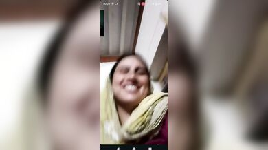 Mature Muslim lady showing big boobs and sucking