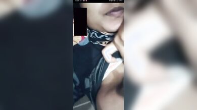 Cute Bengali girlfriend boob showing on viral video call