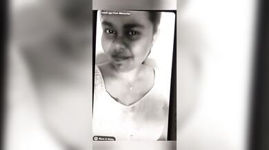 Chubby Tamil girl boobs showing selfie viral clip