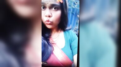 Chubby Tamil girl boobs showing selfie viral clip
