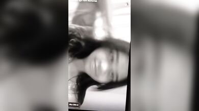 Chubby Tamil girl boobs showing selfie viral clip