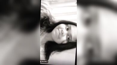 Chubby Tamil girl boobs showing selfie viral clip