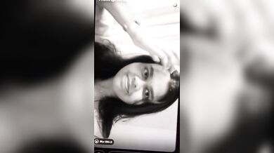 Chubby Tamil girl boobs showing selfie viral clip